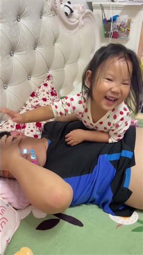Looking for the number on the father's face #Daughter follows her father #Father who takes care o...