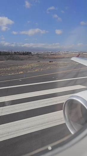 Leider vergessen, wollte euch noch das spannende Takoff Video hochladen vom Teneriffa. GPS Bericht gibs am ende des Videos. Für mich ist das deswegen spannend, weil 3800km Distanz für einen a320 200 schon sehr üppig ist. Dementsprechend schwer beladen war das Flugzeug. Basierend auf die Daten des Hinflugs vermute ich, dass das Flugzeug 75,5 von 77T schwer war. Man hört die Turbinen sehr schön, wie die mit vollen schub arbeitet. Ich habe den A320 200 eigentlich recht gerne, aber 5 Stunden Flug ma