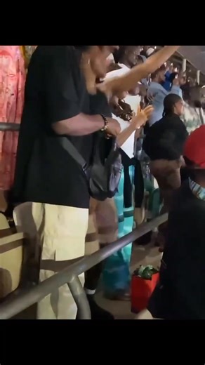 Davido performing classic timeless “DAMI DURO” — LIVE at the SOLD-OUT 5IVE ALIVE TOUR stop at the 30,000-capacity Godswill Akpabio International Stadium, Uyo! 🏟️💥 | Davido's Update