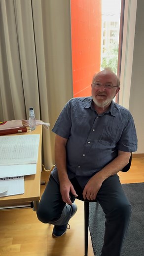 52 reactions | Martyn Brabbins är i huset! Vi följde honom hack i häl i september för att skildra arbetet med symfoniorkestern. Följ med vår chefsdirigent bakom kulisserna! | Malmö SymfoniOrkester | Facebook