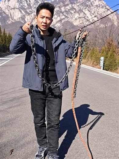Built like a tank. 🛡️ This is the 11 lbs (5kg) Manganese Steel Chain Whip. It’s darker, harder, and heavier than our standard stainless steel models. The sound it makes cutting through the air is different—deeper and more aggressive. 🌪️ It’s not just a skill toy; it’s a full-body strength workout. Would you dare to swing this beast? 🔗 Link in bio for the gear! #KirinWhip #ManganeseSteel #HeavyWhip #KungFu #FlowArts #StrengthChallenge #IndustrialDesign #Wushu #OddlySatisfying #bullwhip