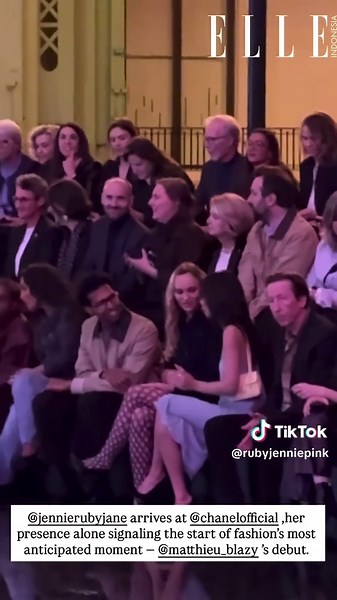 JENNIE with Lily-Rose Depp at the CHANEL Spring Summer 2026 show at #PFW. JENNIE PARIS FASHION WEEK #JENNIE #ChanelSS26 #JENNIExChanelSS26 #PFW