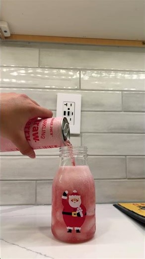 Make a preppy drink with me#Drink #ChristmasCup #Preppy ￼