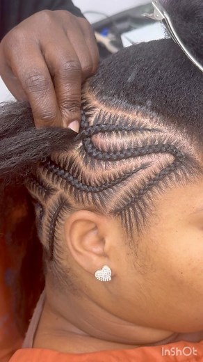 Mohawk freestyle stitch braid #knotlessbraids #fulanibraids #tribalbraids #feedback #cornrow #tutorials #bohostyle #explorepage #viral #braidinspo #aliciakeysbraids #explorepage #viralvideos #viralbraidstyle #braids #brooklynbraider #ny | CisseBeauties
