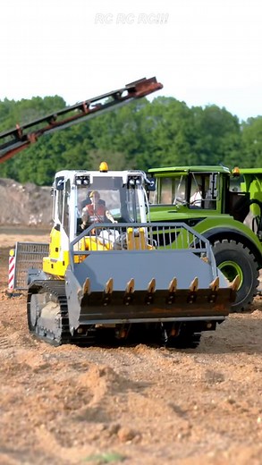 13K views · 312 reactions | GREAT RC LR 636 LIEBHERR LESU AOUE DOZER TRACK LOADER IN ACTION! | RC Trend | Facebook