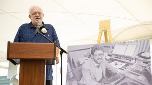 Longtime WFMT Host Carl Grapentine Signs Off