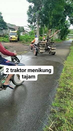 2 traktor menikung tajam. Balik kandang. | Fiki Traktor
