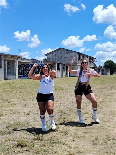 Asi suena la plena en el Uruguay 🇺🇾🎶🎵 #pabailar #zumbafitness Nuestro primer video 2026 💃💃♥️♥️ @elnegron@EL NEGRO CHEVERE OK @Juanjo Morgade @juanjomorgade @lucasbunnker . . . . . . . . . . . . . . . . . . . . . . . . . . . . . . . . . . . . . . . #laspenasseolvidanbailando #cuandoelcuerpobailalamenteolvida #uy @seatzumba @zumbauruguayoficial @zumba @zumba.community @zumbarepost @imagenesdezumbafitness @zumbahelloworld @zumbasur @zumbagreece @zumbabrasiloficial_ @seatzumba