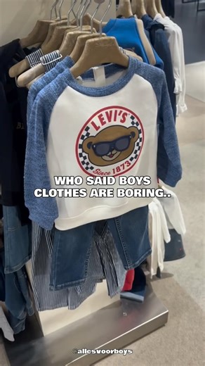 Alles Voor Boys | Jongenskleding & Lifestyle on Instagram: "🥺🩵 THANKS voor alle support de afgelopen maanden! Zó dankbaar voor deze BOYS community, waar we samen de leukste items spotten & stylen, van budget tot de duurdere merkjes.. Dankjewel voor alle tips, adviezen, lieve woorden en leuke stylingfoto’s. Het voelt echt als één grote BOYMOMS club 🫶 De laatste weken richting kerst deel ik wat minder video’s (niet elke dag). Ik denk dat alle BOYS inmiddels prachtige kerstoutfits hebben, veelst