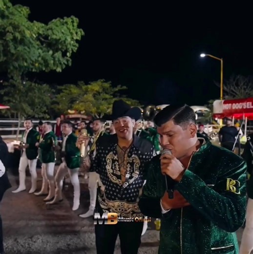 La Historia de Mis Manos •Grupo Firme & Banda Carnaval | MB Music