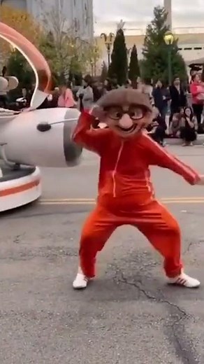 Oliver Tree Looks Like Vector