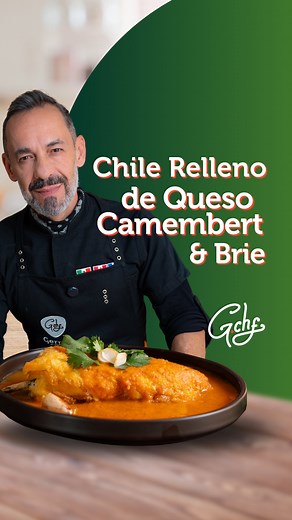 ¿Te atreves a rellenar un chile poblano... con quesos franceses? 🇫🇷🌶️🇲🇽 Te enseño el paso a paso de este "sacrilegio delicioso", desde el tatemado hasta el capeado perfecto, en mi canal de YouTube (link en bio). **Menciona a tu amigui más purista para ver su reacción. Y GUARDA el video para cuando te sientas atrevido.** #ChileRelleno #CocinaFusion #ComidaMexicana #RecetaViral #QuesoBrie #CocinaFrancesa #ChefGerry #SacrilegioDelicioso #Poblano #recetas #gourmet #atrevete | Gerry Chf