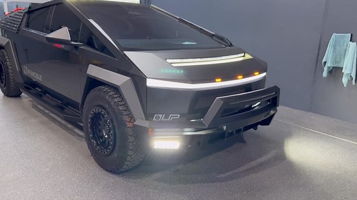 142K views · 4.3K reactions | Here’s a BTS of some UP INVINCIBLE native 48v lighting on a Cyberbeast. The BFLB on the roof has two 50” rows of LEDs. The hood has an integrated low drag 50” LED bar, meanwhile the steel bumper has twin 11” LEDs. The bull bar has a further 32” LED (not activated in this video). | Unplugged Performance | Facebook