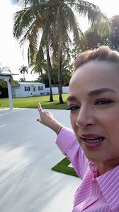 561K views · 14K reactions | Mis amores! ustedes me han escrito que quieren ver más de mis plantas y aquí les muestro una de las responsables de tener todas las plantitas en casa Me ayudan con tips o qué otras plantas debería tener en casa? | Adamari Lopez | Facebook