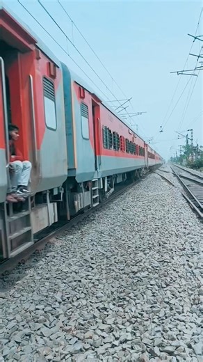 😯 “Fast Train, Deep Thoughts | Life Changing Speech” #dailyvlog #minivlog #railfan #shots