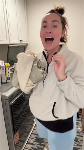 Natalie Folino on Instagram: "How to strip laundry in your washing machine (but also honorable mention to using the bathtub)! 1pt Borax 1pt Washing soda 2pt Powder Detergent #laundry #laundrytok #laundryproducts #howtowashlaundry #laundrystripping"