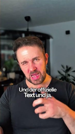 Ein Mann wacht allein auf einem Raumschiff auf.Keine Erinnerungen. Keine Crew.