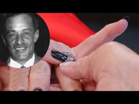 The sad story of the ring belonging to Guillermo Barbieri, Carmen's grandfather, which she wears ...