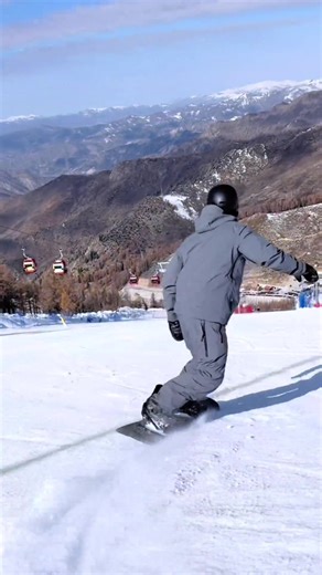 The weather is warming up—time to start a new day! ☀️ I’ll be going live later with a skiing tutorial. If you’re interested, feel free to check out more skiing videos on my profile ⛷️#Snowboard #osma360 #insta360 #skiseason #skiingvlog