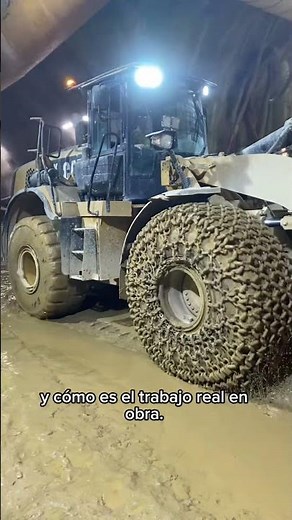 Cargador frontal trabajando en túnel real | Maquinaria en obra”