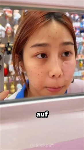 Mädchen probiert Make-up aus dem Einkaufszentrum und ist SCHOCKIERT!