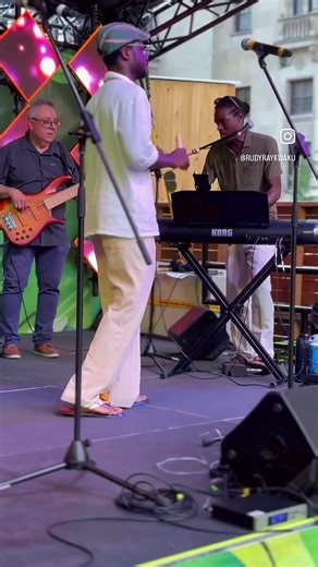 Piano solo, chachacha y cosas Lindas #pianosolo playing Cuban music with @rudyraykwaku