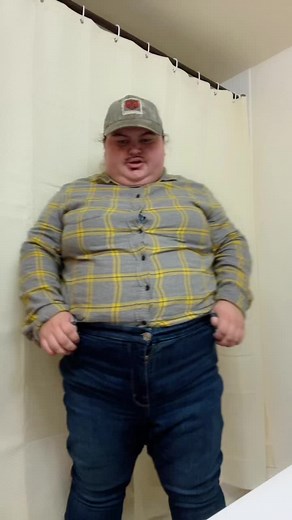 randy (@mericarandy)’s video of who is big randy