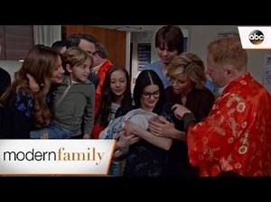 Modern Family’s Sarah Hyland and Ariel Winter return to set ahead of final season