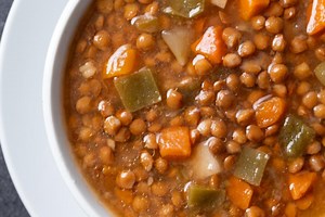 Receta de sopa de lentejas con tocino: platillo completo listo en 30 minutos