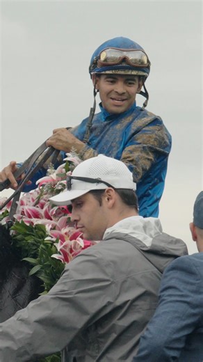 From touchdown to trackside, Bobby Flay did Derby weekend right with Sentient Jet by serving up their annual Derby Day Breakfast and taking in all the action at Churchill Downs! #SentientJet | Kentucky Derby