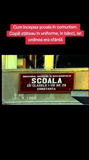 Cum începea școala în comunism: uniforme, bănci și ordine