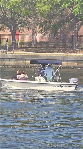 BOATING FUN IN THE HILLSBOROUGH RIVER TAMPA BAY FLORIDA RIVER WALK