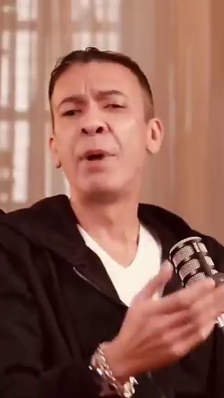 " نظام الطيبات "هو نظام غذائي يروّجه الدكتور ضياء العوضي (رحمه الله) ويقسم الأطعمة إلى "طيبات" (مسموحة: خبز كامل الحبة، أرز، عسل، زبدة، سمن، بعض الفواكه والنشويات، جبن مطبوخ) و"خبيثات" (ممنوعة: خضروات ورقية، دجاج مزارع، سكريات مصنعة، بعض البقوليات) .. إنتشر كثيراً لكن أثار جدلاً طبياً بعد حالات توقف مرضى عن أدويتهم ..#صباح_التفاول#اليوم_العالمي_للتمريض#النصر_الهلال #الهلال_النصر