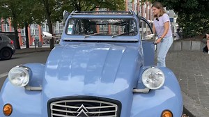 Partons en balade en 2CV, à la découverte des vieux quartiers de Lille ! | Wéo, la télé Hauts-de-France