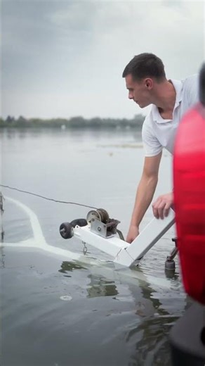 Foton Motor -🌊 Truck in the water, road behind.