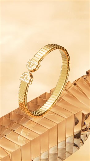 BVLGARI Official on Instagram: "HOLIDAY GLOW⁣ Refined style is endless. Past and present converge in the intricate design of the Tubogas, a captivating symbol of timeless elegance and versatile charm for the holiday season.⁣ ⁣ #Bvlgari⁣"