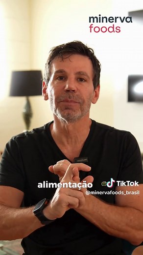 As festas de fim de ano chegando, o verão já está aí, e muita gente recorre às canetas emagrecedoras... O que quase não se fala é sobre um ponto importante: a perda de massa magra que pode acontecer nesse processo. E aí não existe atalho. A melhor forma de proteger o corpo é manter uma rotina de exercícios e uma alimentação equilibrada. Alimentos como a carne vermelha ajudam nesse caminho: promovem saciedade e fornecem vitaminas, minerais e os 9 aminoácidos essenciais que o nosso corpo não produ