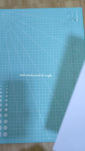 Sulit na pag-cut ng sintra board para makagawa ng 16 Ref Magnets kahit walang badge maker ☺️ Eto naman po ang para sa tamang pag-cut ng magnetic sheet https://www.facebook.com/share/r/1FjmuqHRQP/ P.S. A4 po talaga yan nagamit ko lang yung kalahati na 😁 #mommade #sintraboard #refmagnet | Mom-made Prints & Crafts