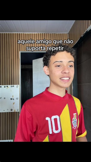 Aquele amigo que não suporta repetir: como lidar e melhorar a convivência