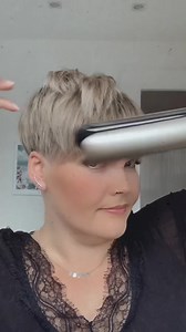 1M views · 25K reactions | Werbung Using the @ghdhairde Gold styler to create volume and change my look to a glam look‍♀️ Fixed it all with @lorealparis Elnett Hairspray at the end  Will post a second look with the flat iron tomorrow 殺 #salirasa #khfis #kurzehaare #pixie #flatiron #straightener #ghdhairde #ghdgrandluxe #ghdxmas | Salirasa | Facebook