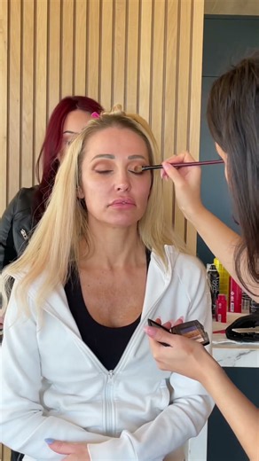behind the scenes of goss magazine shoot with @Mary Bonnet (Fitzgerald) #makeupartist #celeb