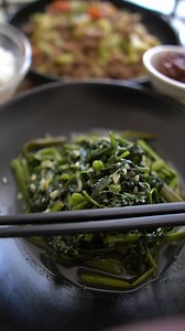 Stir fry is so fast and convenient to make. Cabbage Stir fry is one of my go to favorites. Savory, Comforting, and Delicious. Today. I paired this with other side dishes such Stir Fry Water Spinach. Scrambled Eggs, Sliced Persian Cucumbers, Jasmine Rice, and Spicy Savory Tomato Pepper Sauce. Recipe: 1/2 Lbs of Ground Pork 2 Cups of Sliced Cabbage 2 Tbsp of Vegetable Oil 1 Tbsp of Minced Garlic 🧄 1/4 Cup Chopped Scallions Sauce 👇🏻 1 Tbsp of Chicken Bouillon 1 Tbsp of Fish Sauce 1/4 Cup of Wate
