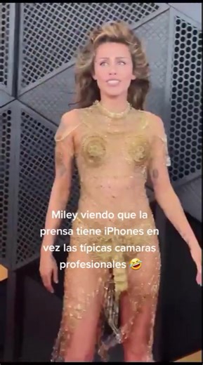 Miley Cyrus Reacts to Seeing Press with iPhones Instead of Professional Cameras 🤣