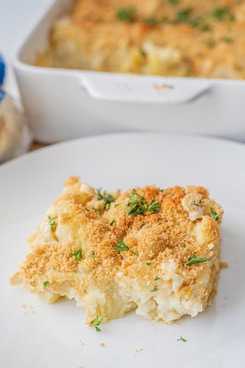VEGAN CHEESY CAULIFLOWER POTATO CASSEROLE (gluten-free, oil-free, dinner in under 30 minutes)😍 🙌🏼 Recipe ➡️ : https://healthygirlkitchen.com/recipes/vegan-cheesy-cauliflower-potato-casserole/ This is everything you could want in a dish – it’s creamy, cheesy, easy to make, decadent, savory and healthy! 100% plant-based. Yum! | HealthyGirl Kitchen