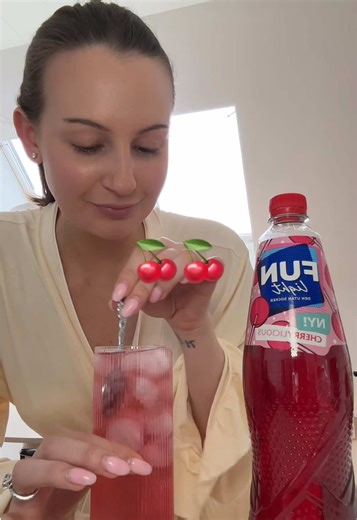 10/10!!! Älskar ni körsbärssmak så spring och köp! #funlight @FUN Light Sverige