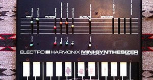 ELECTRO HARMONIX MINI SYNTHESIZER - Jean-Michel Jarre Video
