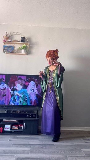 Winifred Sanderson Casts a Spell | Hocus Pocus Movie Clip