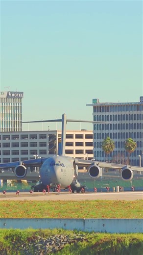 Exploring Boeing C-17: Features and Capabilities
