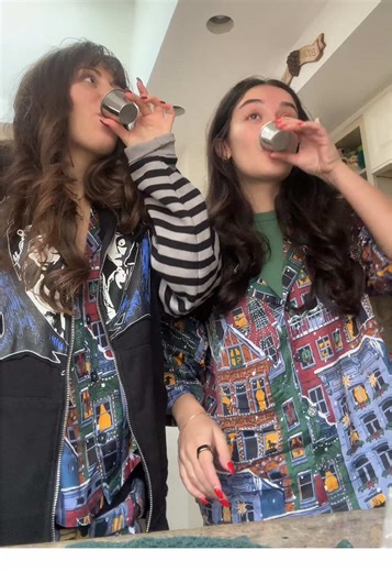 making ginger shots post Christmas (with my Christmas gift!!!!) yum @gigi 🥕🌲 #sourdough #eatwithme #gingershot #juicing