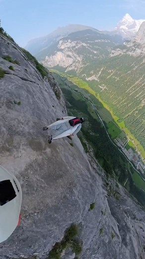 BASE jumping in the swiss alps 🇨🇭🏔️ #basejump #adrenaline #mountain | Niclas Strohmeier